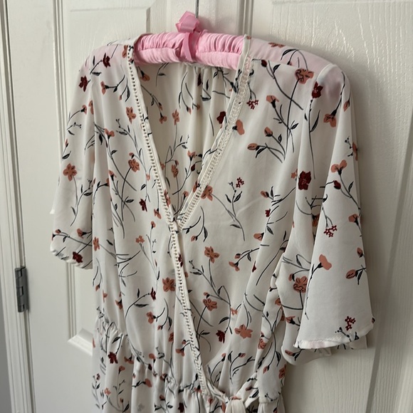 Sienna Sky White Floral Peplum Wrap Blouse Large - Picture 4 of 7